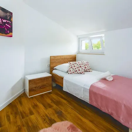 Pet Friendly In With House Sea View Sutivan