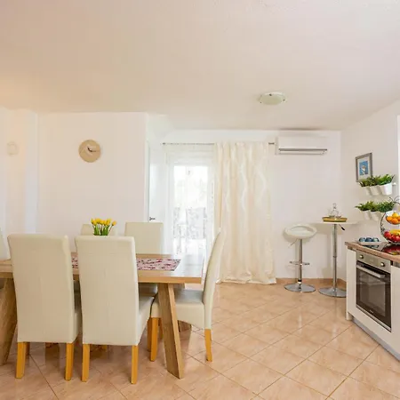 Pet Friendly In With House Sea View Holiday home Sutivan
