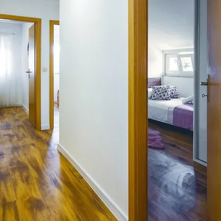 Pet Friendly In With House Sea View Sutivan