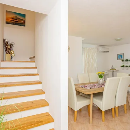 Pet Friendly In With House Sea View