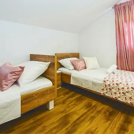 Holiday home Pet Friendly In With House Sea View