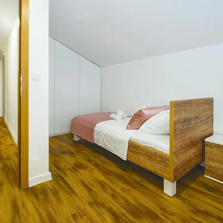Pet Friendly In With House Sea View *