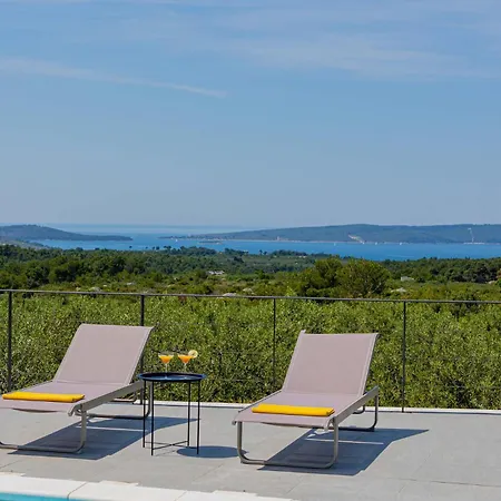 Pet Friendly In With House Sea View