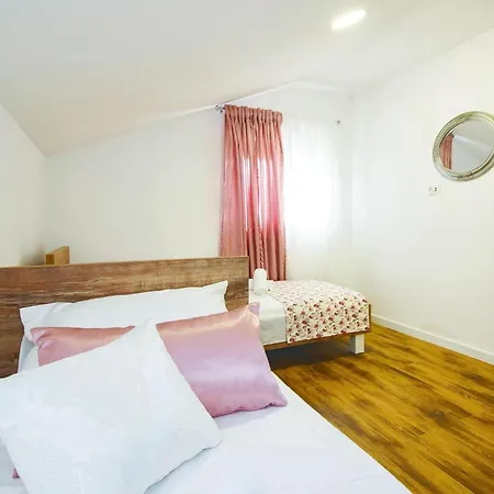 Pet Friendly In With House Sea View