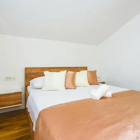 Holiday home Pet Friendly In With House Sea View